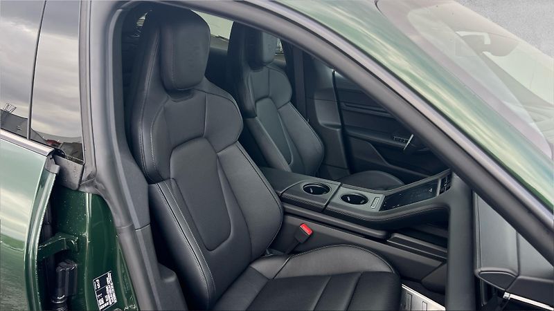 Porsche Taycan Sport Turismo - fotka 17 z 29