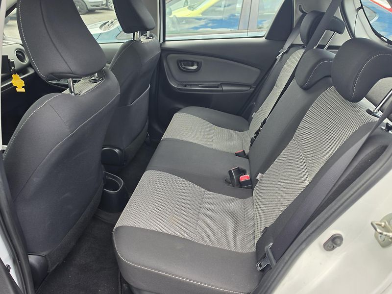 Toyota Yaris 1.5 Hybrid Automat  - fotka 6 z 16