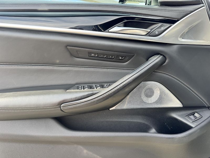 BMW Řada 5 M550i xDrive nez.topení  - fotka 11 z 34