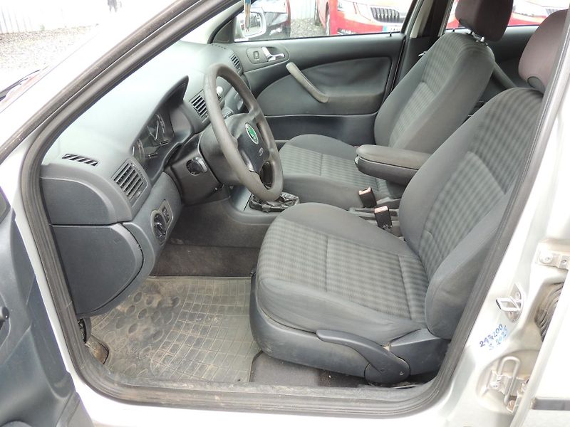 Škoda Octavia (2004) Combi 1.6i,75kw,klima - fotka 10 z 24