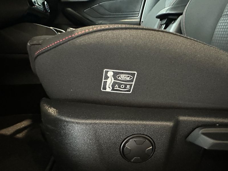 Ford Focus ST-Line 1.5 EcoBoost 150k aut  - fotka 24 z 30