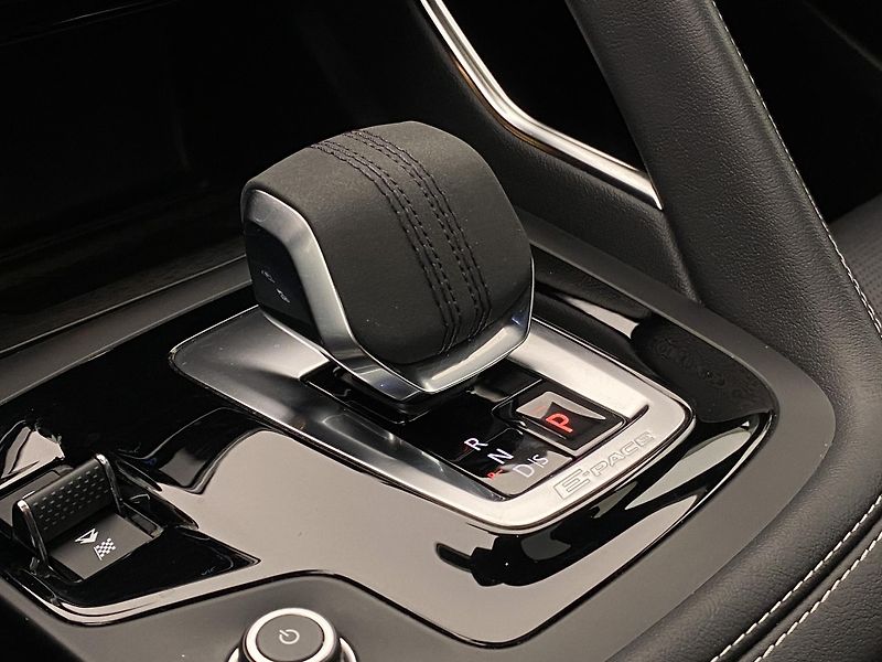 Jaguar E-Pace P250 R-DYNAMIC SE  REZERVACE - fotka 26 z 44