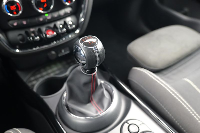 Mini Clubman 100 kW JCW paket LED Navi - fotka 36 z 40