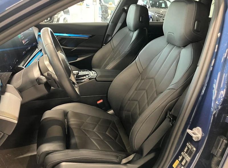 BMW i5 eDrive40 Touring M Ambient Taž - fotka 8 z 12