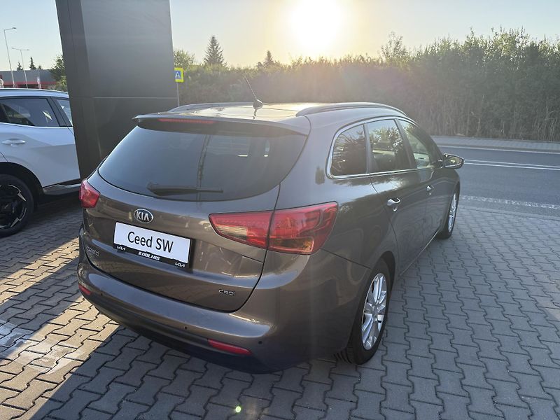 Kia Ceed SW (2014) 1.6 CRDI EXCLUSIVE - fotka 3 z 13