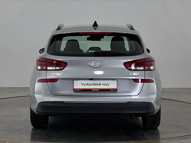 Hyundai i30 Smart DCT - fotka 17 z 26