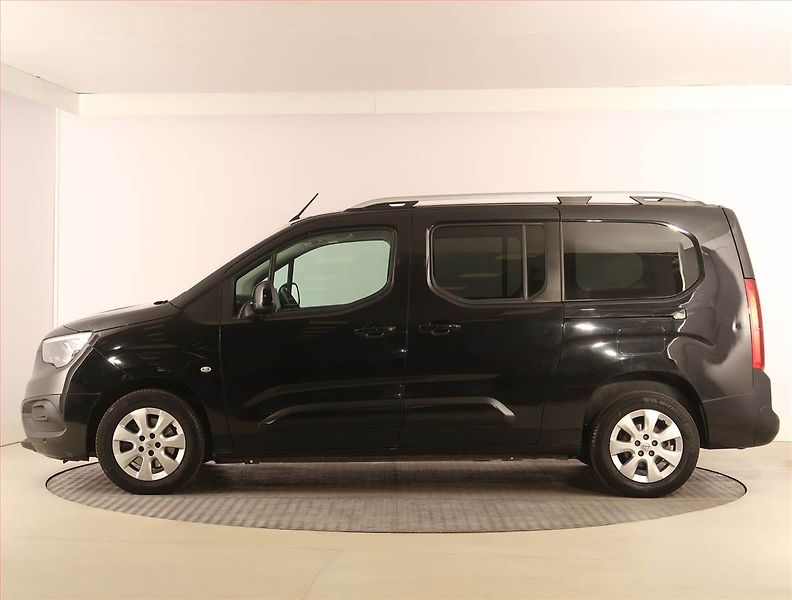Opel Combo (2020) Maxi Enjoy 1.2 Turbo, 7Míst - fotka 3 z 23