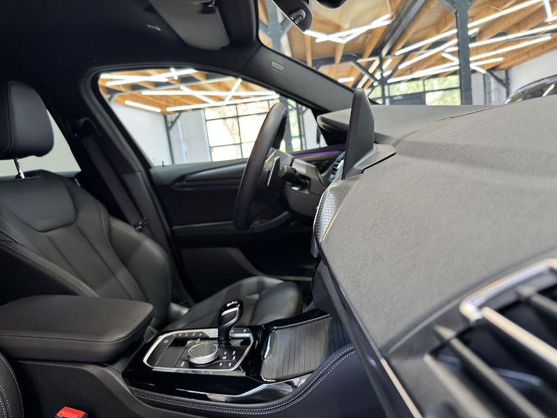 BMW X4 (2024) BMW X4 xDrive20d mHEV A/T - fotka 10 z 15