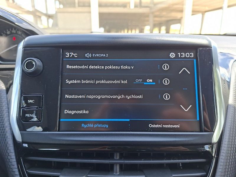Peugeot 2008 1,2 PT 130k M6 2.MAJ - fotka 20 z 23