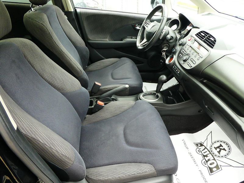 Honda Jazz (2012) 1.4i 73kW REZERVOVANO - fotka 25 z 32