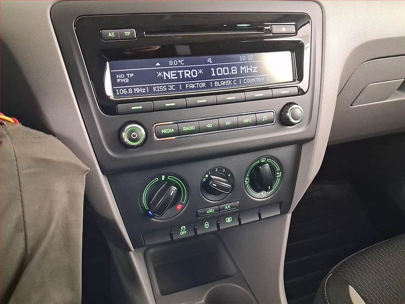Škoda Rapid (2014) Spaceback 1.2 TSI, ČR,1.maj - fotka 12 z 15