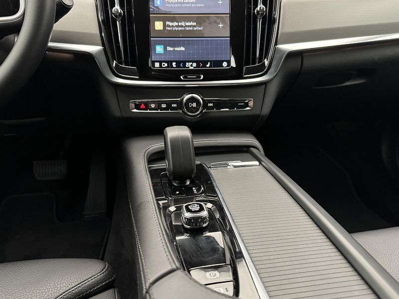 Volvo V90 B5 AWD PLUS DARK REZERVACE - fotka 27 z 36