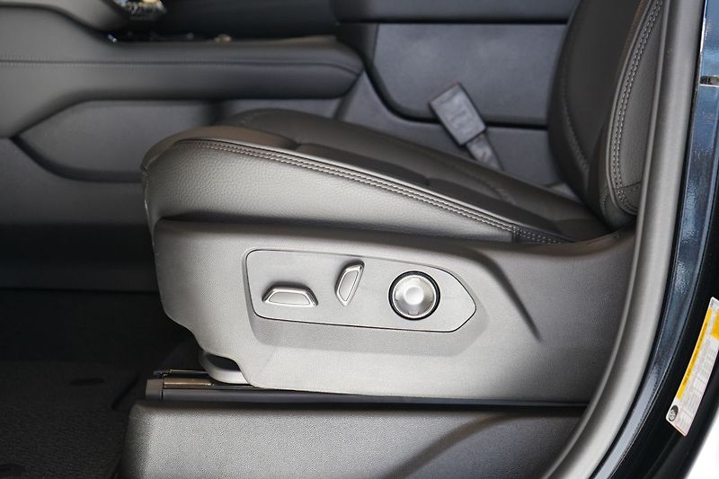 GMC Yukon (2026) Denali 6.2 V8 - fotka 20 z 59