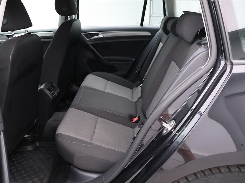 Volkswagen Golf Variant 1,6 TDI 77kW Aut.klima Navi - fotka 13 z 25