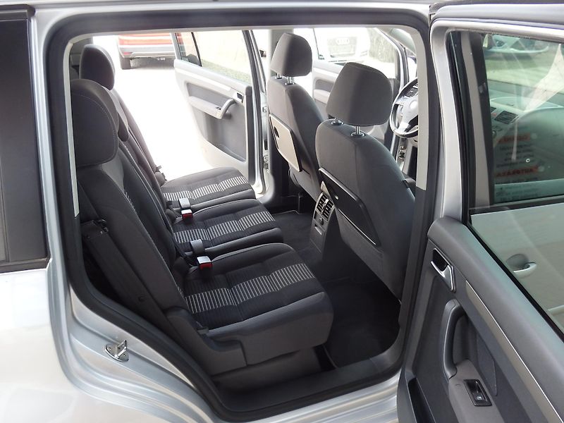 Volkswagen Touran 1.4 TSI DIGI.KLIMA, 7 MÍST - fotka 10 z 16