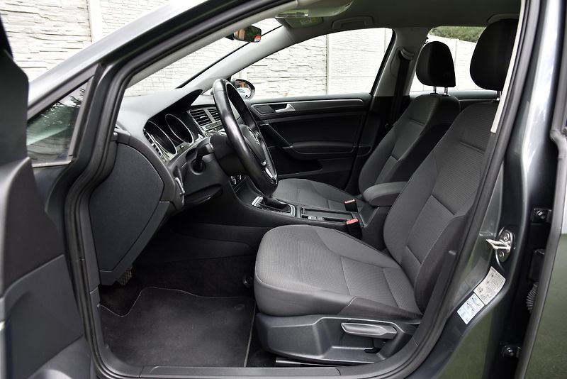 Volkswagen Golf 1.6 TDi CR DSG COMFORTLINE,NAV - fotka 8 z 50