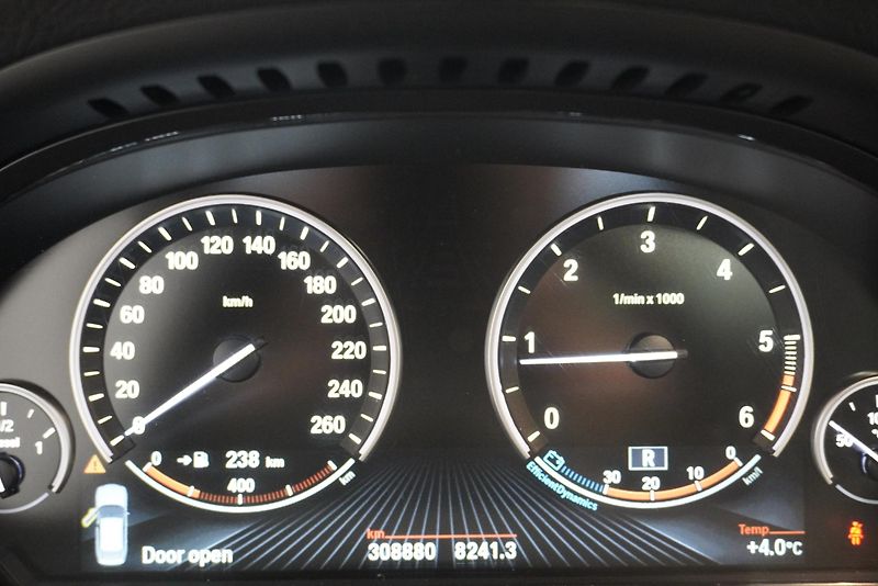 BMW Řada 5 (2014) 530D 190kW GRANTURISMO XDRIVE - fotka 23 z 32