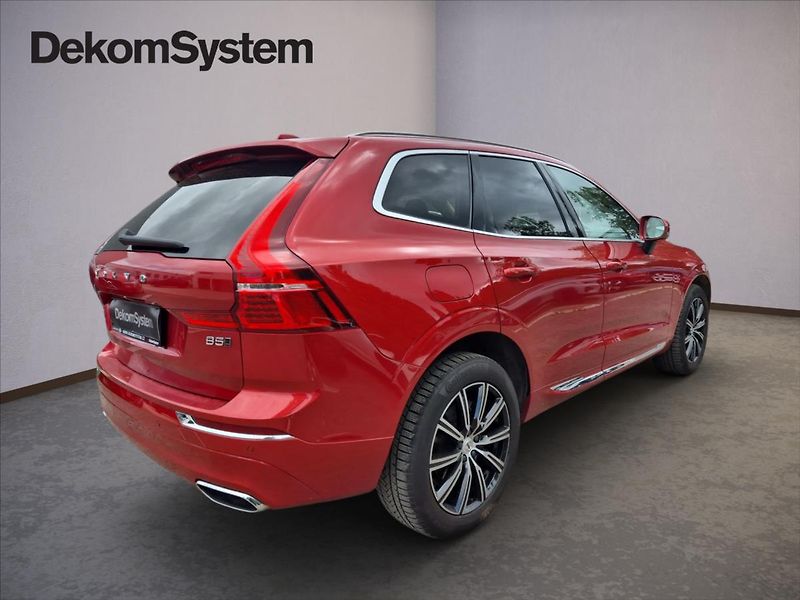 Volvo XC60 2,0 B5 AWD benzin Inscription - fotka 3 z 17