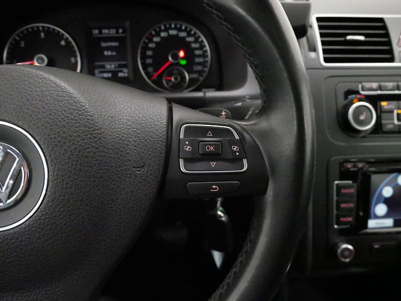 Volkswagen Touran - fotka 17 z 26
