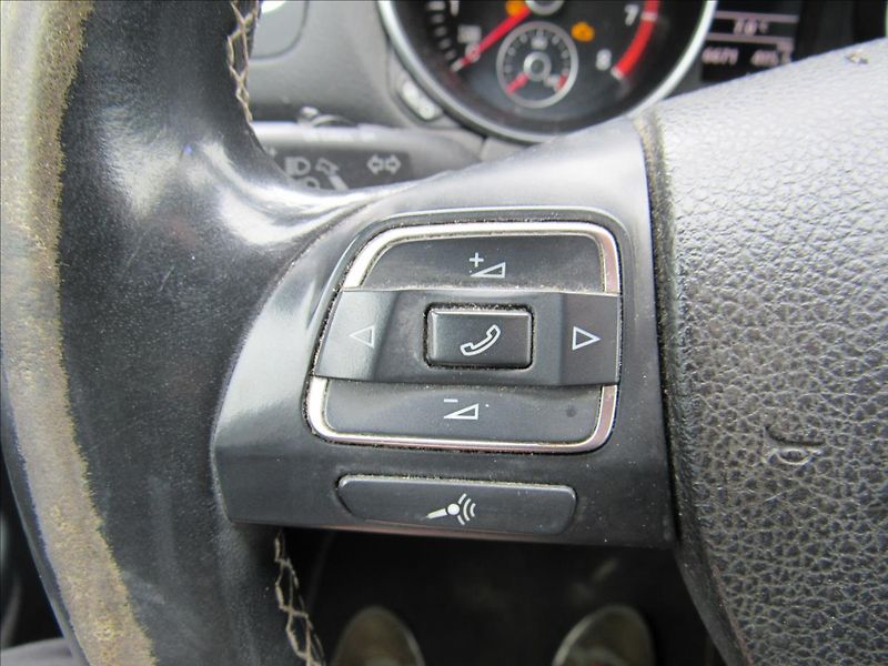 Volkswagen Golf 1,2 TSI 77kW Variant BlueMotio - fotka 22 z 29