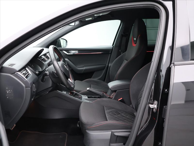 Škoda Octavia 2,0 TDI 135kW CZ Challenge DSG - fotka 11 z 28