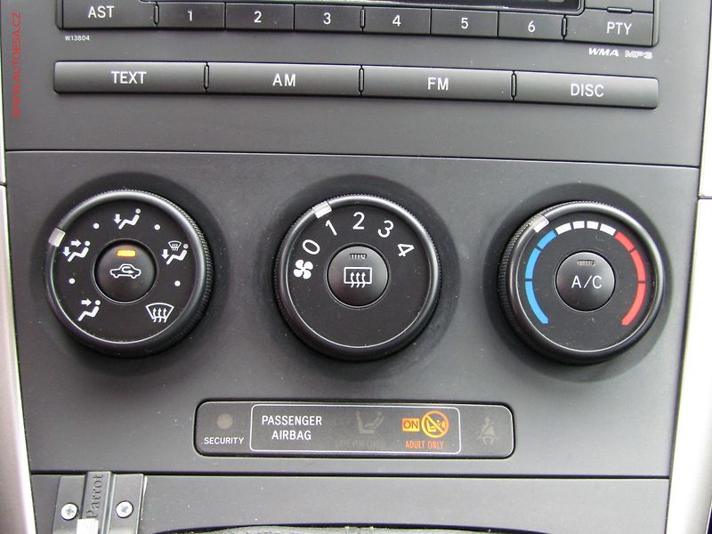 Toyota Auris (2010) 1.3 VVT-i, ČR, AC, výhřev - fotka 13 z 16