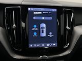 Volvo XC60 B4 AWD DARK PLUS AUT - náhled 32