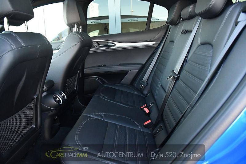 Alfa Romeo Stelvio 2.0 Turbo 16V 206kW Veloce AT8 - fotka 23 z 45