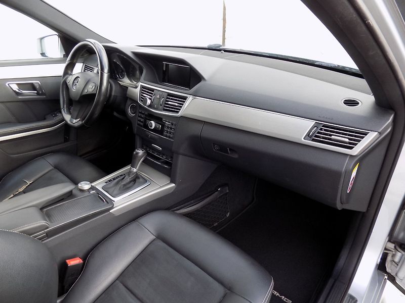 Mercedes-Benz Třídy E (2009) 220d/AMG-Line/AT/LED/bi-xenon/ - fotka 15 z 37