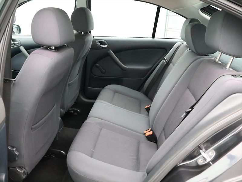 Škoda Octavia 1,6 MPI 75kW Tour Klima 2.Maj - fotka 13 z 26
