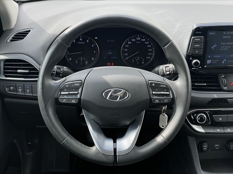 Hyundai i30 1,5 CVVT Combi Comfort - fotka 8 z 23