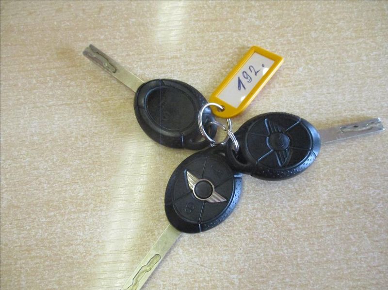 Mini Cooper 1,6 16V, automat,klima,s.kn, - fotka 39 z 45