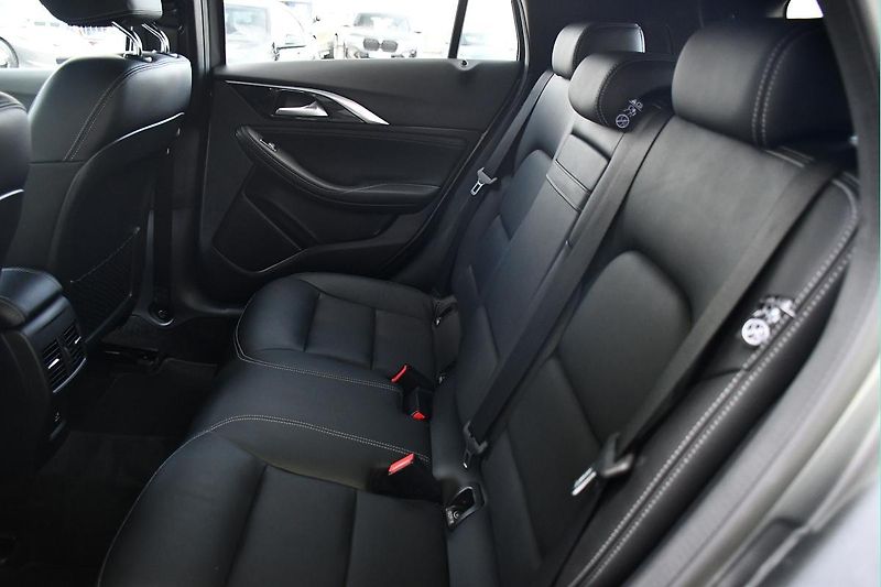 Mercedes-Benz GLA INFINITI QX30 220 CDI 4MATIC  - fotka 20 z 45