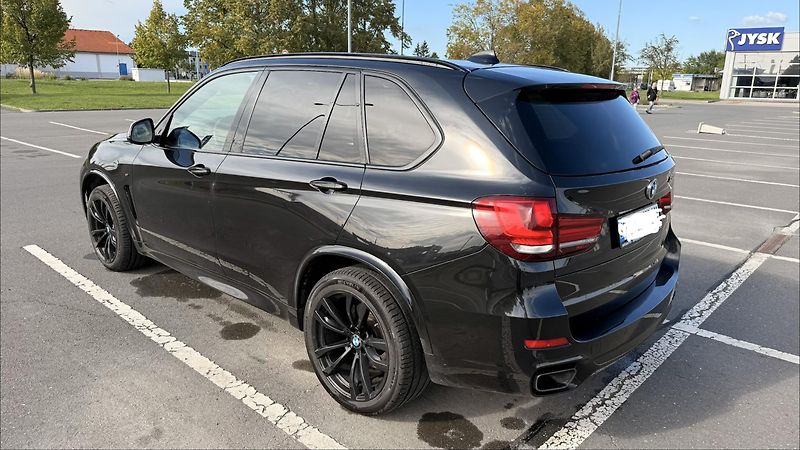 BMW X5 (2017) M50d,7míst,pano,TV,head - fotka 4 z 11
