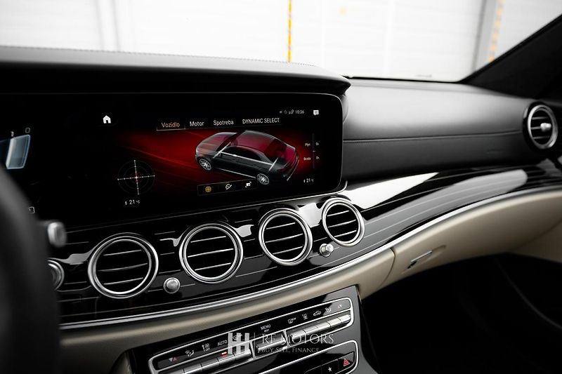 Mercedes-Benz Třídy E (2022) AMG E63 S 4MATIC 450kW - fotka 49 z 56