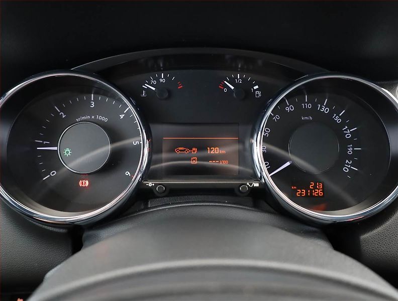 Peugeot 5008 (2011) 2.0 HDI, Navi, Xenony - fotka 8 z 16
