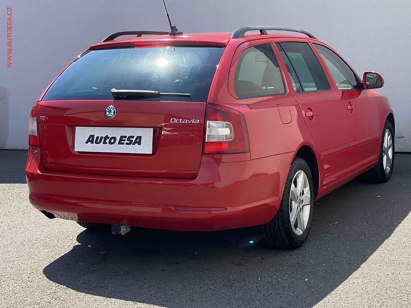 Škoda Octavia (2013) 2.0TDi, DSG, xenon - fotka 4 z 19