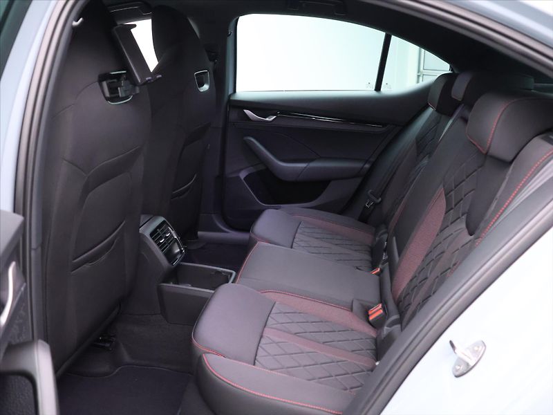 Škoda Octavia 2,0 TSI 195kW DSG RS DPH 1.Maj - fotka 17 z 43