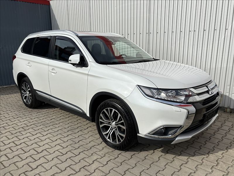 Mitsubishi Outlander 2,3 D Instyle+ 7.míst - fotka 2 z 15
