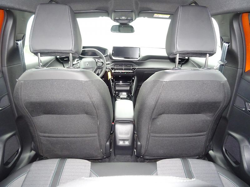 Peugeot 2008 (2023) ALLURE PACK 1.5 BHDi 130k EAT8 - fotka 13 z 41