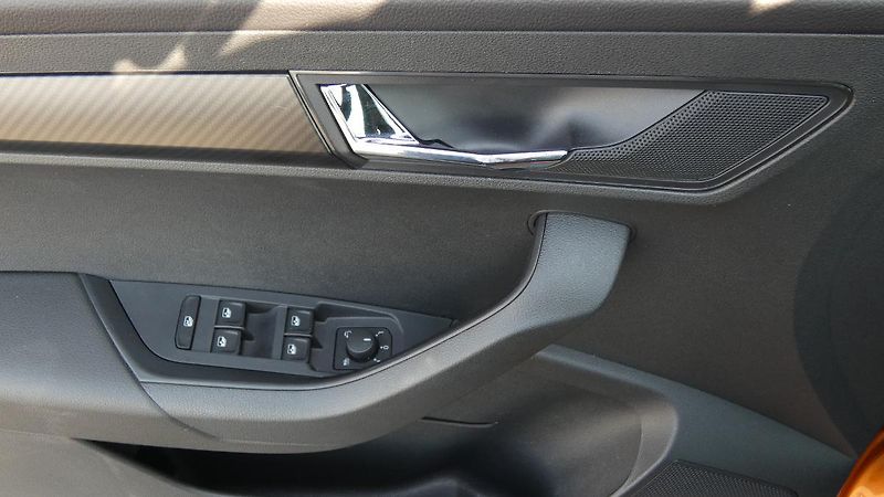 Škoda Karoq 1,5 TSI Sportline - fotka 9 z 23