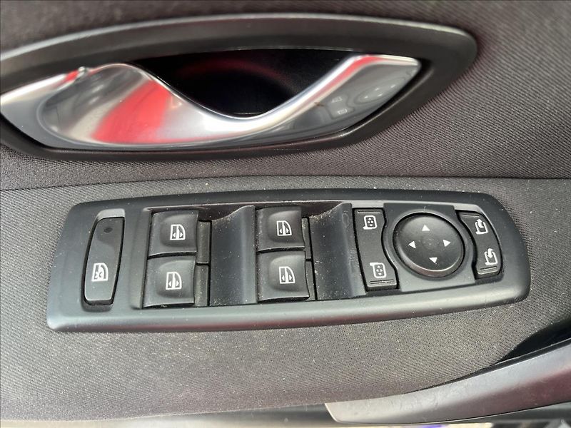 Renault Mégane 1,6 i KLIMA ALU 2x KOLA - fotka 26 z 36