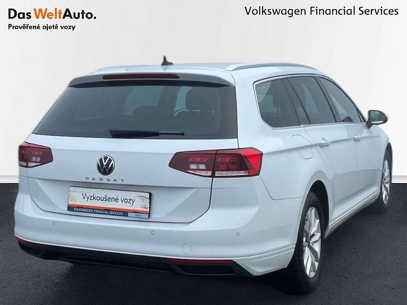 Volkswagen Passat (2022) Variant Business 1.5 TSI - fotka 2 z 20