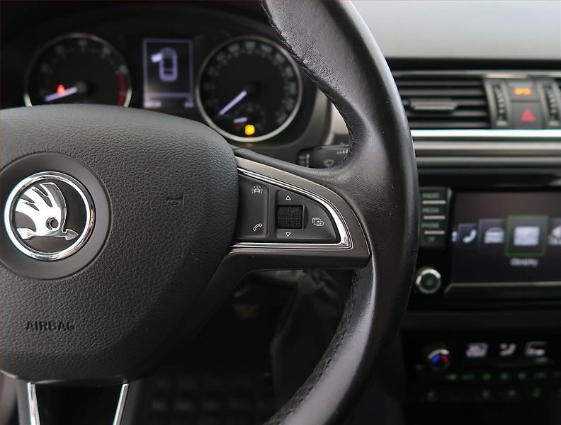 Škoda Rapid (2017) Spaceback 1.2 TSI, Xenony - fotka 17 z 20