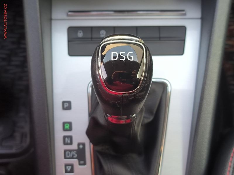 Škoda Octavia (2015) 1.6 TDi, ČR, Style, DSG - fotka 16 z 21