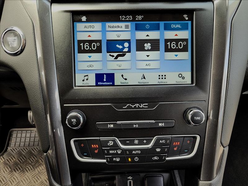 Ford Mondeo 2,0 DA,Limited,xenon,navi,výhř - fotka 30 z 50