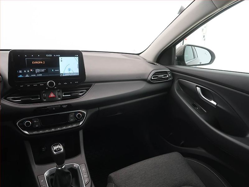 Hyundai i30 (2023) Smart 1.5 DPI, Serv.kniha - fotka 8 z 17