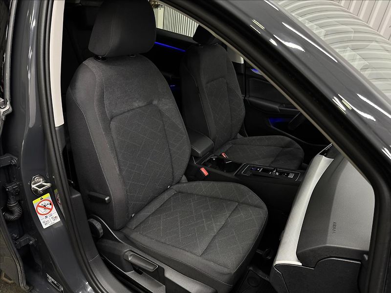 Volkswagen Golf 1.5TGI 96kW DSG ACC 2XKOLA DPH - fotka 37 z 41