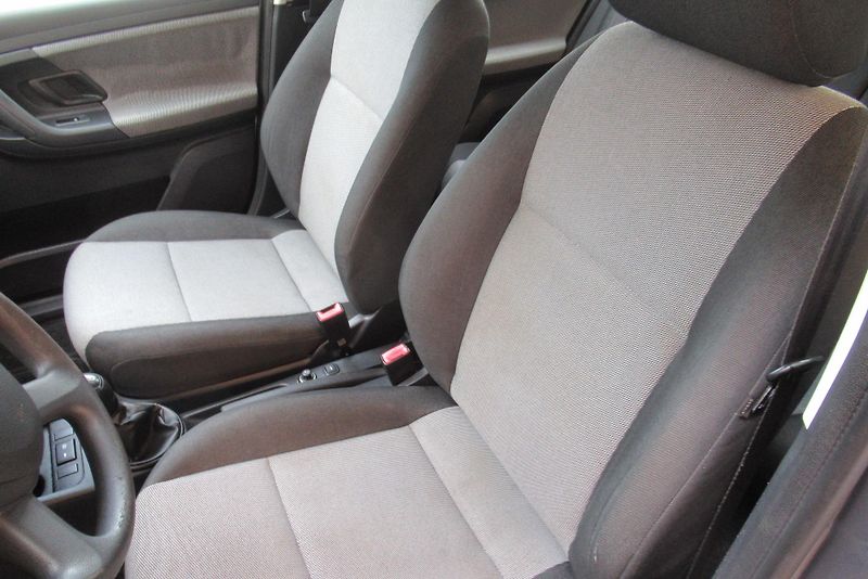 Škoda Fabia 1.2 TSi KLIMA TAŽNÉ - fotka 14 z 29