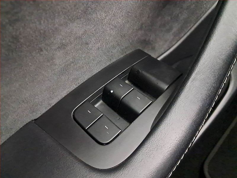 Tesla Model 3 (2021) Long Range 4WD 82kWh, SoH 81% - fotka 21 z 21